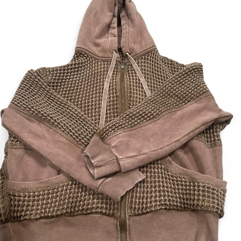 BDG brown waffle knit zip up hoodie Size S #knitwear